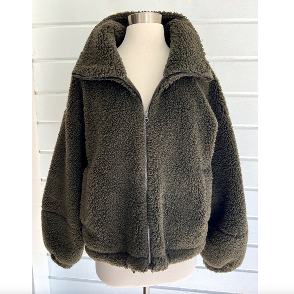 lululemon athletica Jackets & Blazers - LULULEMON Cinchable Sherpa Fleece Zip Up Jacket in Dark Olive - 12